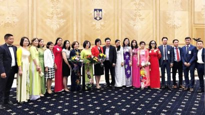 Album – Phó Thủ tướng BNG Phạm Bình Minh thăm ĐSQ Việt nam tại Romania